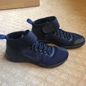 Nike air zoom strong 2 training sneaker